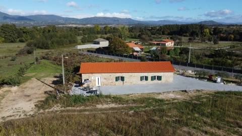 Quintinha c/ Moradia V3 - Peraboa - Covilhã