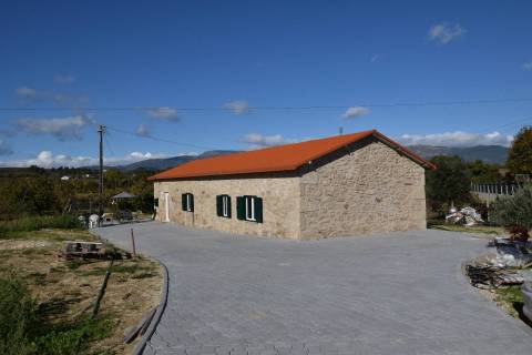 Quintinha c/ Moradia V3 - Peraboa - Covilhã