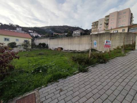 Lote de Terreno - Vila do Carvalho