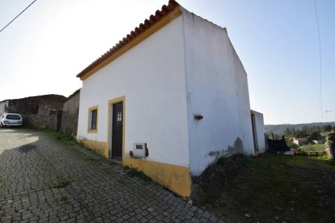 Moradia p/ Recuperar - Vila Ruivas