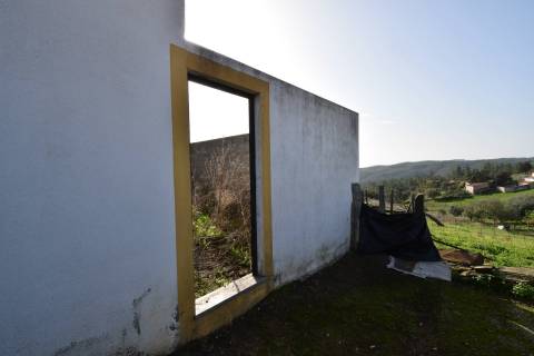 Moradia p/ Recuperar - Vila Ruivas