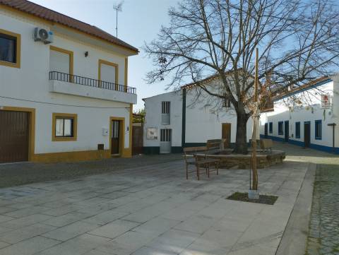 Moradia p/ Recuperar - Vila Ruivas