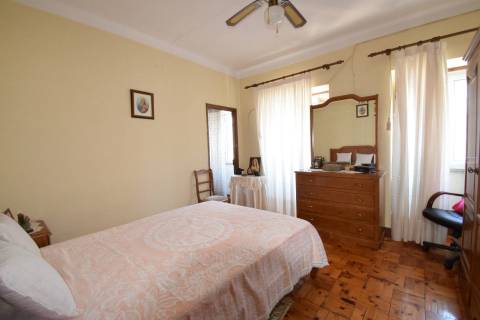 Moradia V2 c/ Comércio - Vila de Caria