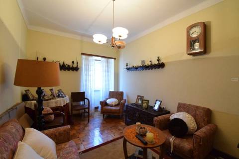 Moradia V2 c/ Comércio - Vila de Caria