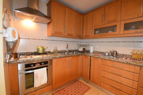 Moradia V2 c/ Comércio - Vila de Caria