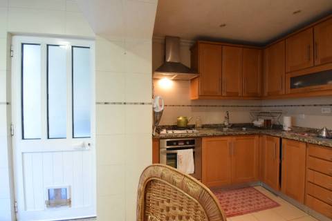 Moradia V2 c/ Comércio - Vila de Caria