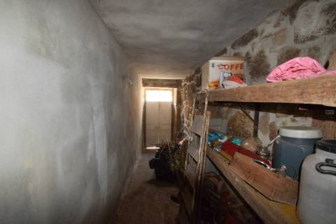 Moradia V2 c/ Comércio - Vila de Caria