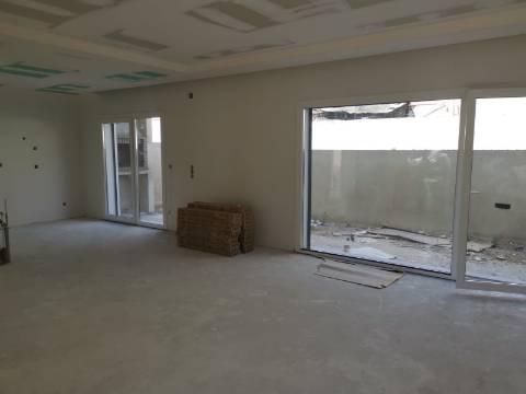 Moradia V4 c/ Garagem - Qtª Laranjeiras - Fernão Ferro