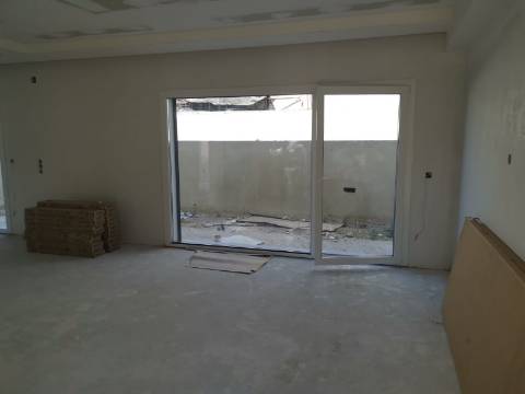 Moradia V4 c/ Garagem - Qtª Laranjeiras - Fernão Ferro