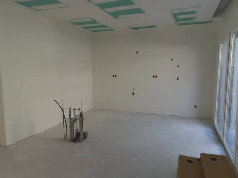 Moradia V4 c/ Garagem - Qtª Laranjeiras - Fernão Ferro