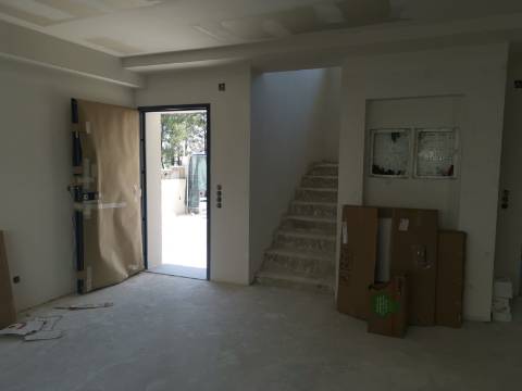 Moradia V4 c/ Garagem - Qtª Laranjeiras - Fernão Ferro