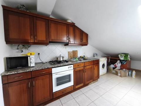 T3 Duplex c/ Garagem - perto do Hospital dos Covões