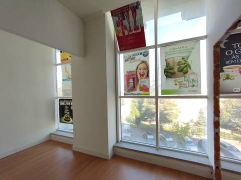 Loja - CC Acropole - Centro do Fundão