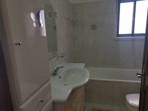 Moradia V4 - Famões - Odivelas