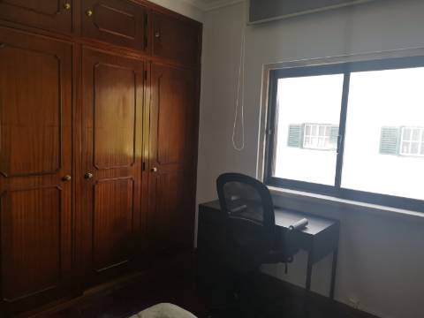 Moradia V4 - Famões - Odivelas