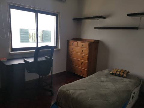 Moradia V4 - Famões - Odivelas