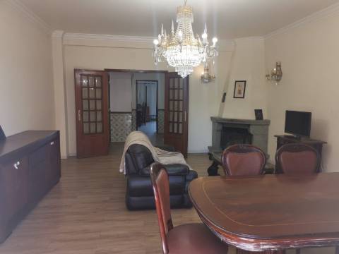 Moradia V4 - Famões - Odivelas