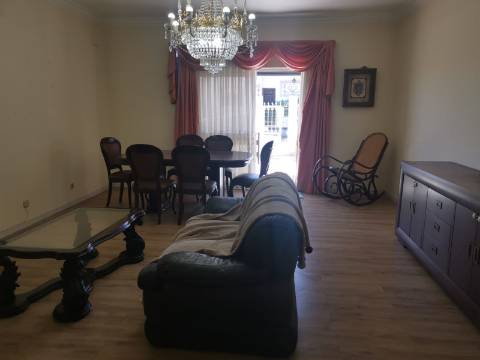 Moradia V4 - Famões - Odivelas