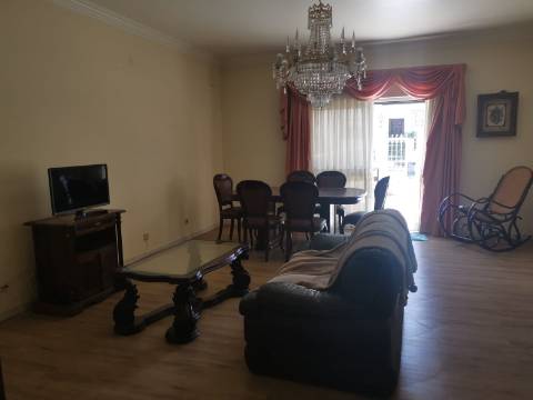 Moradia V4 - Famões - Odivelas