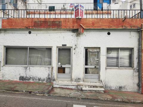 Edifício c/ 2 Apartamentos T3 e espaço comercial - Covilhã