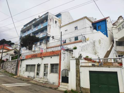 Edifício c/ 2 Apartamentos T3 e espaço comercial - Covilhã