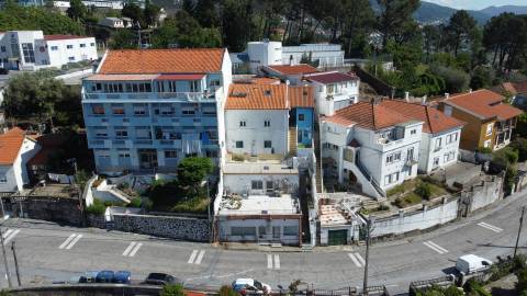 Investimento - Edifício c/ 2 Apartamentos T2 e espaço comercial - Covilhã