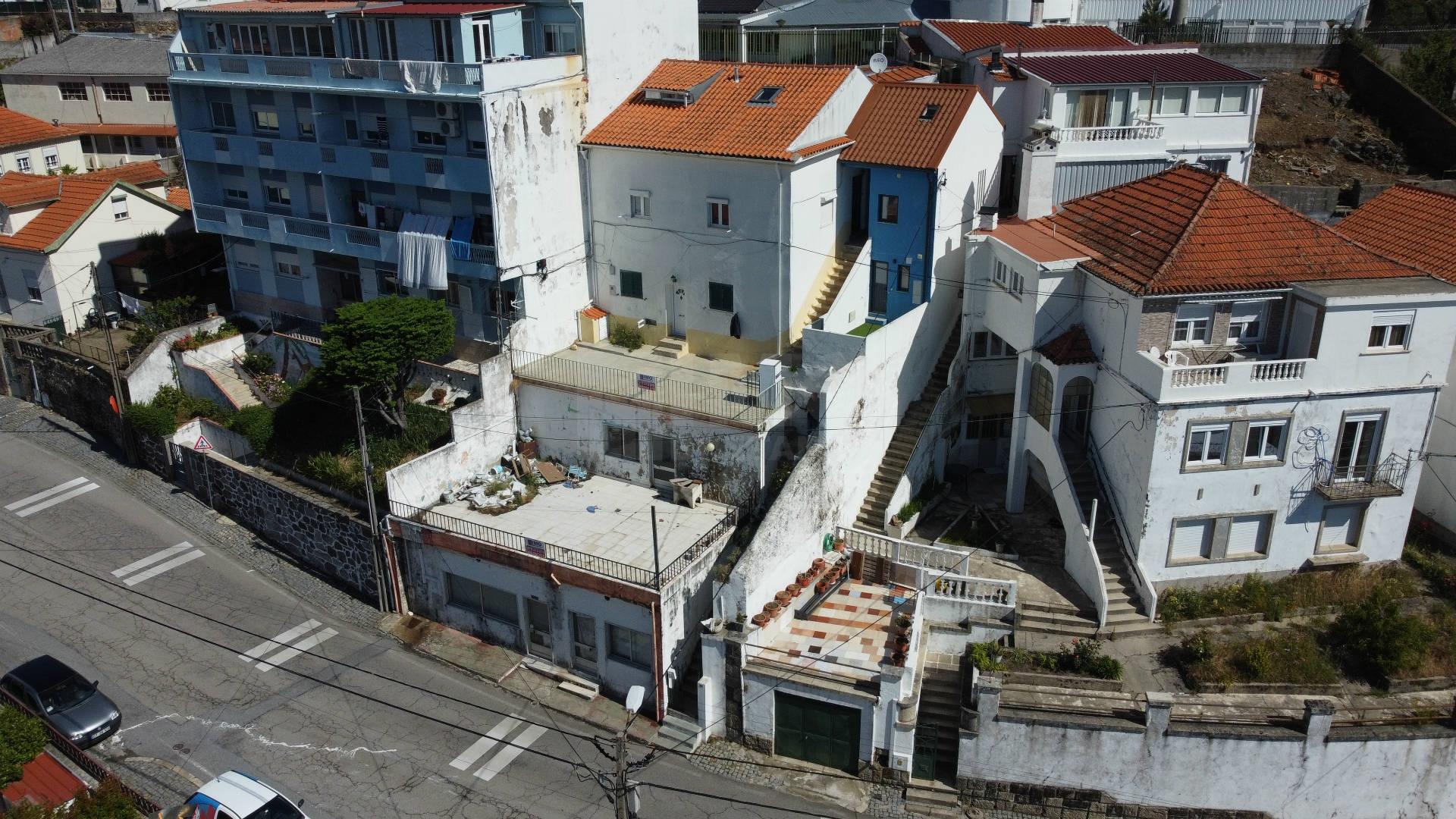 Investimento - Edifício c/ 2 Apartamentos T2 e espaço comercial - Covilhã