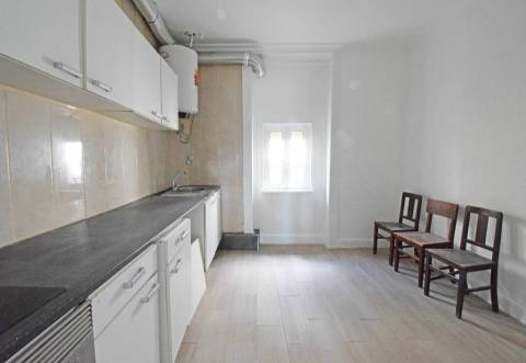 Investimento - Edifício c/ 2 Apartamentos T2 e espaço comercial - Covilhã