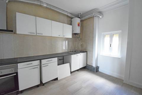 Investimento - Edifício c/ 2 Apartamentos T2 e espaço comercial - Covilhã