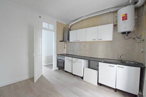 Investimento - Edifício c/ 2 Apartamentos T2 e espaço comercial - Covilhã