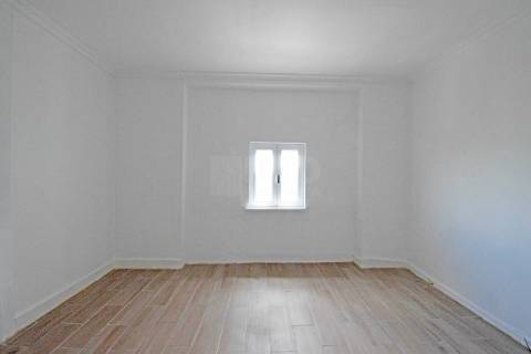 Investimento - Edifício c/ 2 Apartamentos T2 e espaço comercial - Covilhã