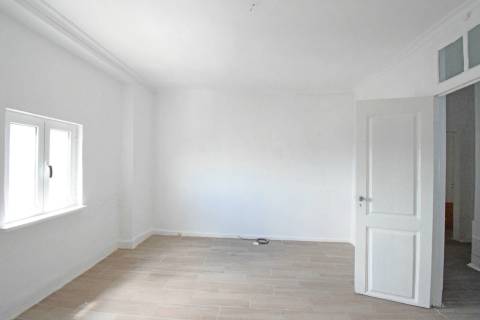 Investimento - Edifício c/ 2 Apartamentos T2 e espaço comercial - Covilhã