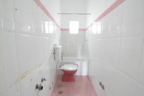 Investimento - Edifício c/ 2 Apartamentos T2 e espaço comercial - Covilhã