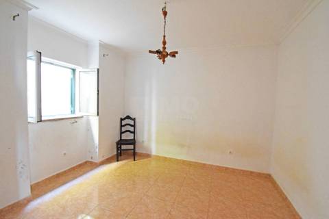Investimento - Edifício c/ 2 Apartamentos T2 e espaço comercial - Covilhã