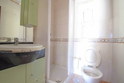 Investimento - Edifício c/ 2 Apartamentos T2 e espaço comercial - Covilhã