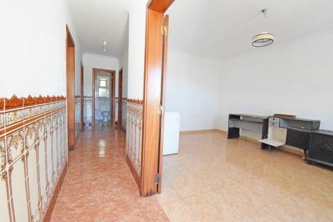 Investimento - Edifício c/ 2 Apartamentos T2 e espaço comercial - Covilhã