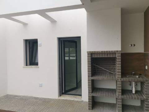 Moradia Isolada V4 c/ Piscina - Térrea - Fernão Ferro