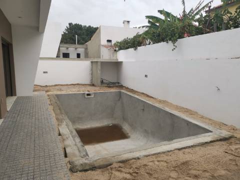 Moradia Isolada V4 c/ Piscina - Térrea - Fernão Ferro