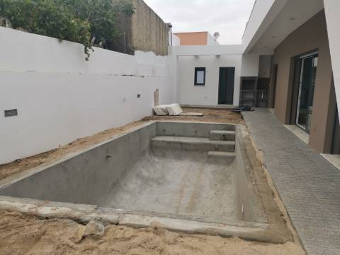 Moradia Isolada V4 c/ Piscina - Térrea - Fernão Ferro