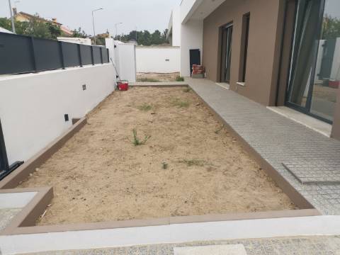 Moradia Isolada V4 c/ Piscina - Térrea - Fernão Ferro