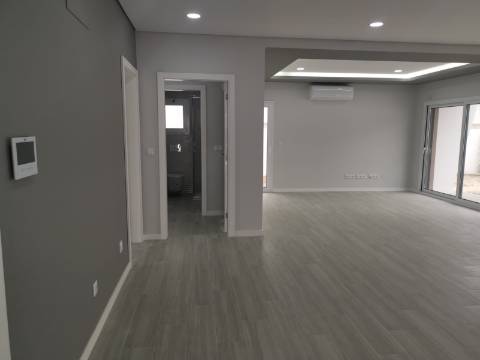 Moradia Isolada V4 c/ Piscina - Térrea - Fernão Ferro