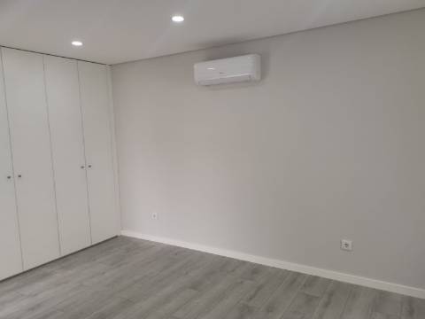 Moradia Isolada V4 c/ Piscina - Térrea - Fernão Ferro