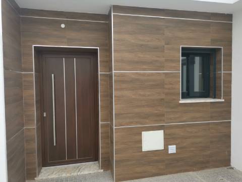 Moradia Isolada V4 c/ Piscina - Térrea - Fernão Ferro