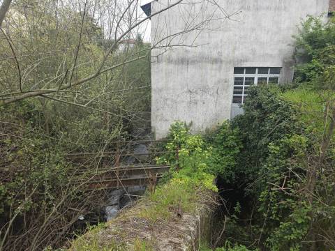 Armazém / Edifício Fabril -  Poldras - Covilhã