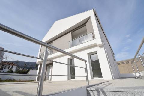 Moradia Isolada V4 - NOVA - Covilhã