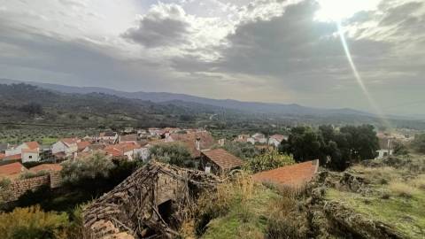 Moradia p/ Recuperar - Bendada - 10 min de Sortelha