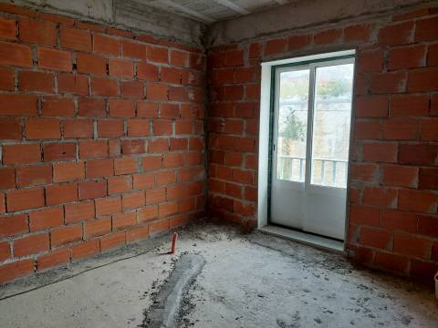 Moradia p/ Recuperar - Aldeia de Souto