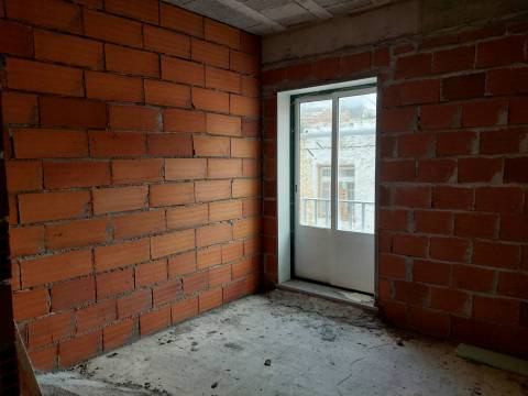 Moradia p/ Recuperar - Aldeia de Souto