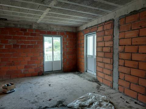 Moradia p/ Recuperar - Aldeia de Souto