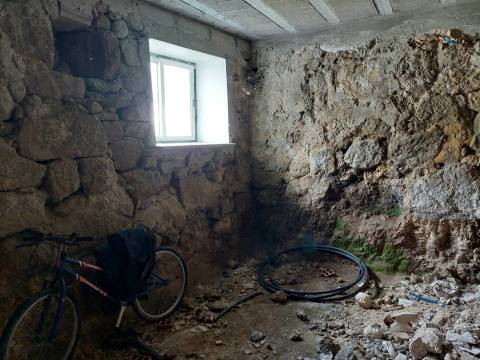 Moradia p/ Recuperar - Aldeia de Souto